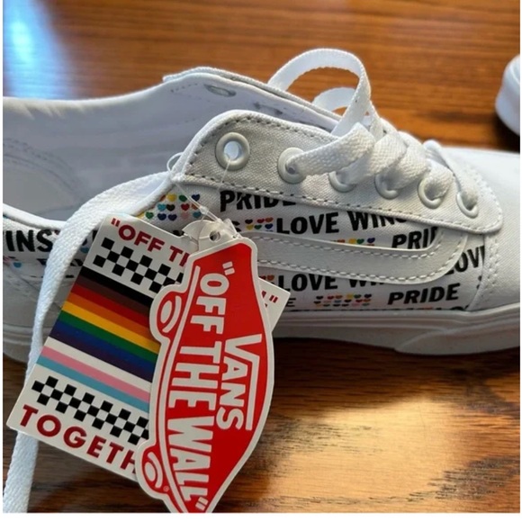 Vans - Picture 4 of 6